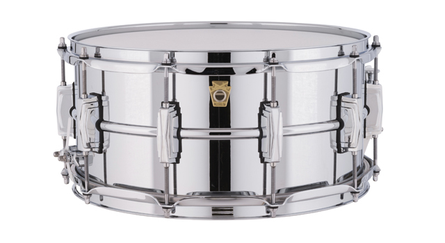 Another beautiful snare drum. Not sure if I shared this already but this is  my 6.5x14 Pearl SensiTone brass snare drum. Got it late last year on a  trade and has to